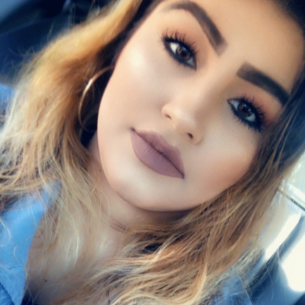 Meet your Posher, Alejandra